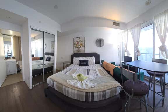 Luxury Condo Studio Downtown Toronto Entertainment Area - Image 1
