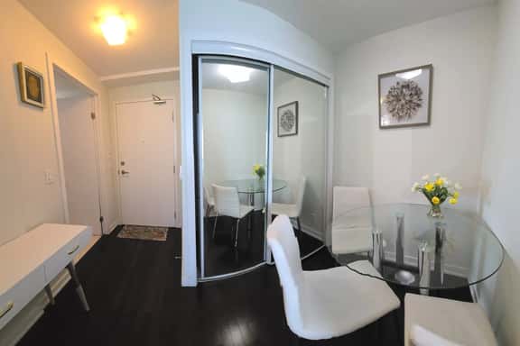 Town Flats Premier Lux Condo Downtown Toronto - Image 1