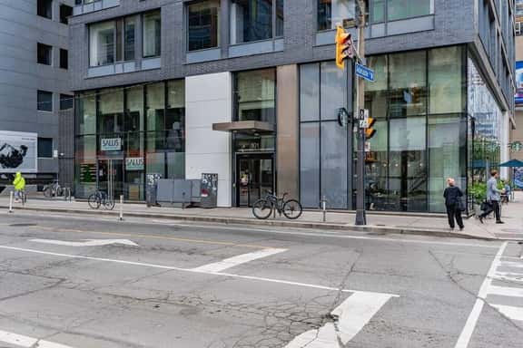 Luxury 1 Bedroom Condo Ultra Central Downtown Toronto - Image 1