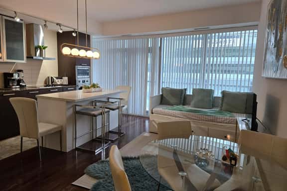 The Luxurious 3Bdr Suite Downtown Toronto CN Tower - Image 1