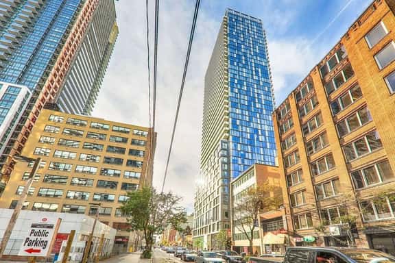 Town Flats Premier Studio Downtown Toronto - Image 1