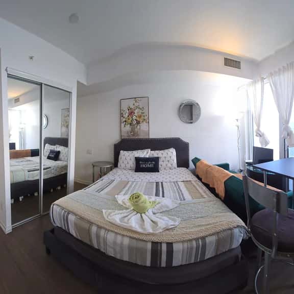 Luxury Condo Studio Downtown Toronto Entertainment Area - Image 1