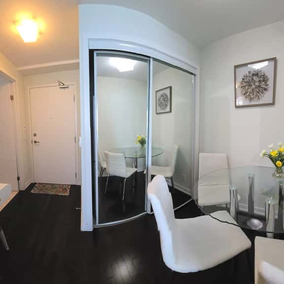 Town Flats Premier Lux Condo Downtown Toronto - Image 1