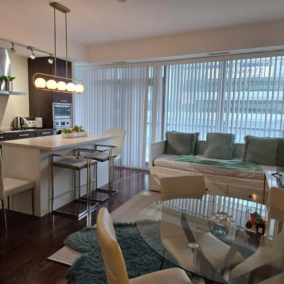 The Luxurious 3Bdr Suite Downtown Toronto CN Tower - Image 1