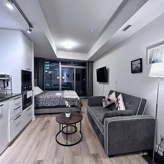 ICE Condos Studio Downtown Toronto - Image 1