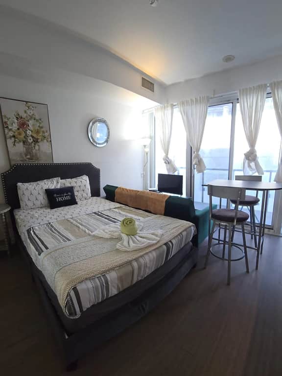 Luxury Condo Studio Downtown Toronto Entertainment Area