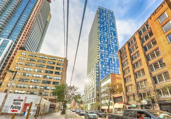 Luxury Condo Studio Downtown Toronto Entertainment Area