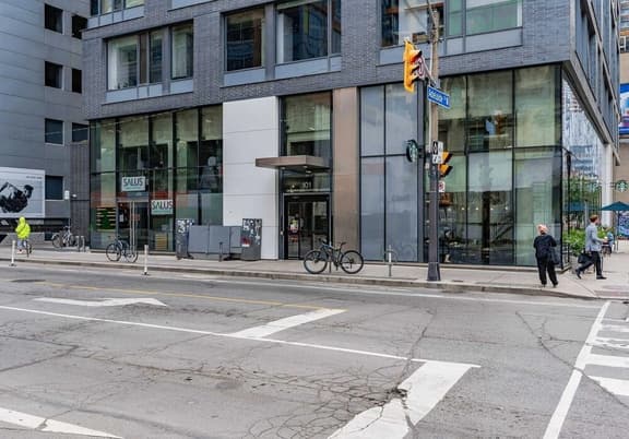 Luxury 1 Bedroom Condo Ultra Central Downtown Toronto - Image 1